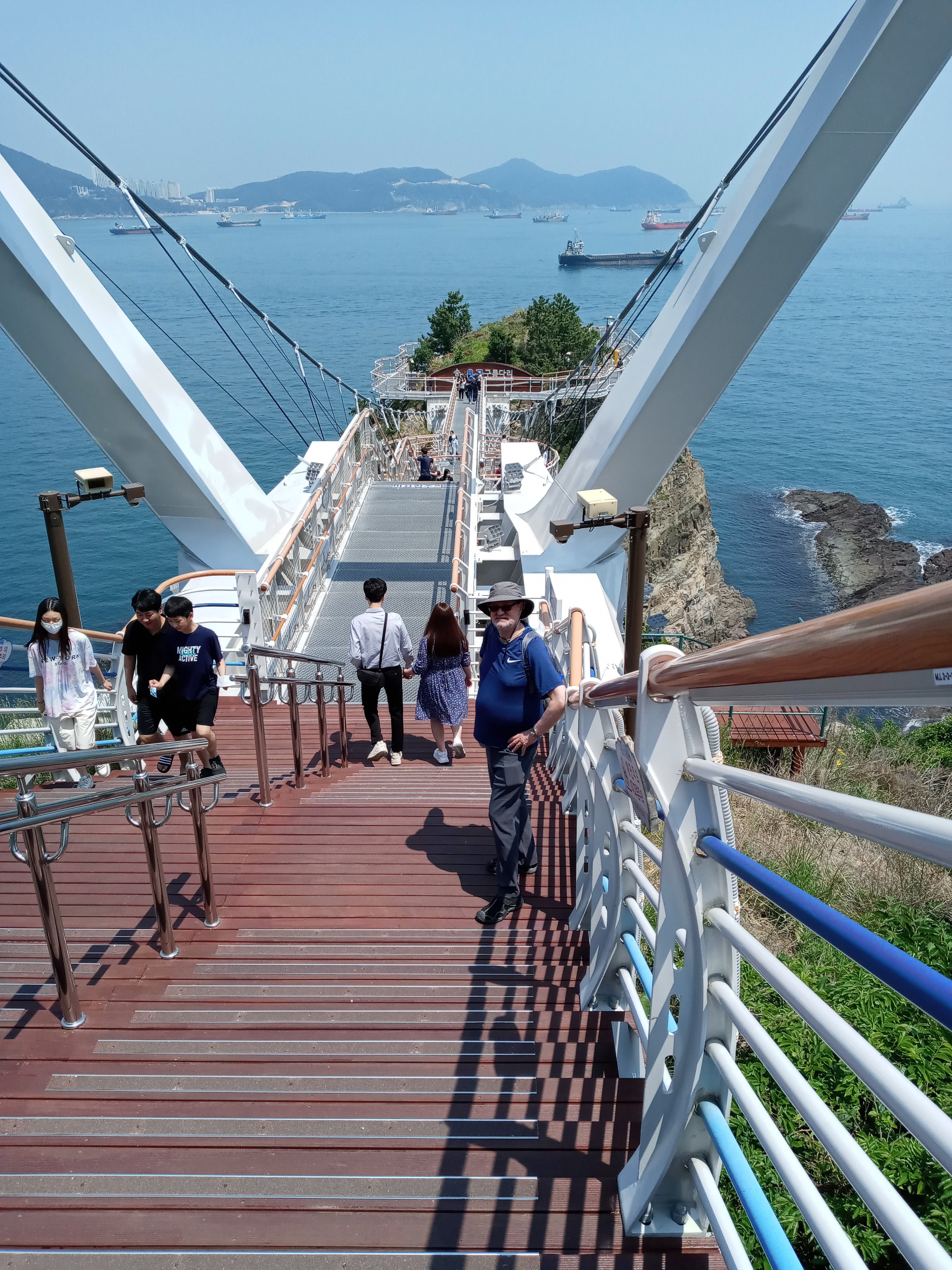 amsan-park-cloud-walk-busan-1
