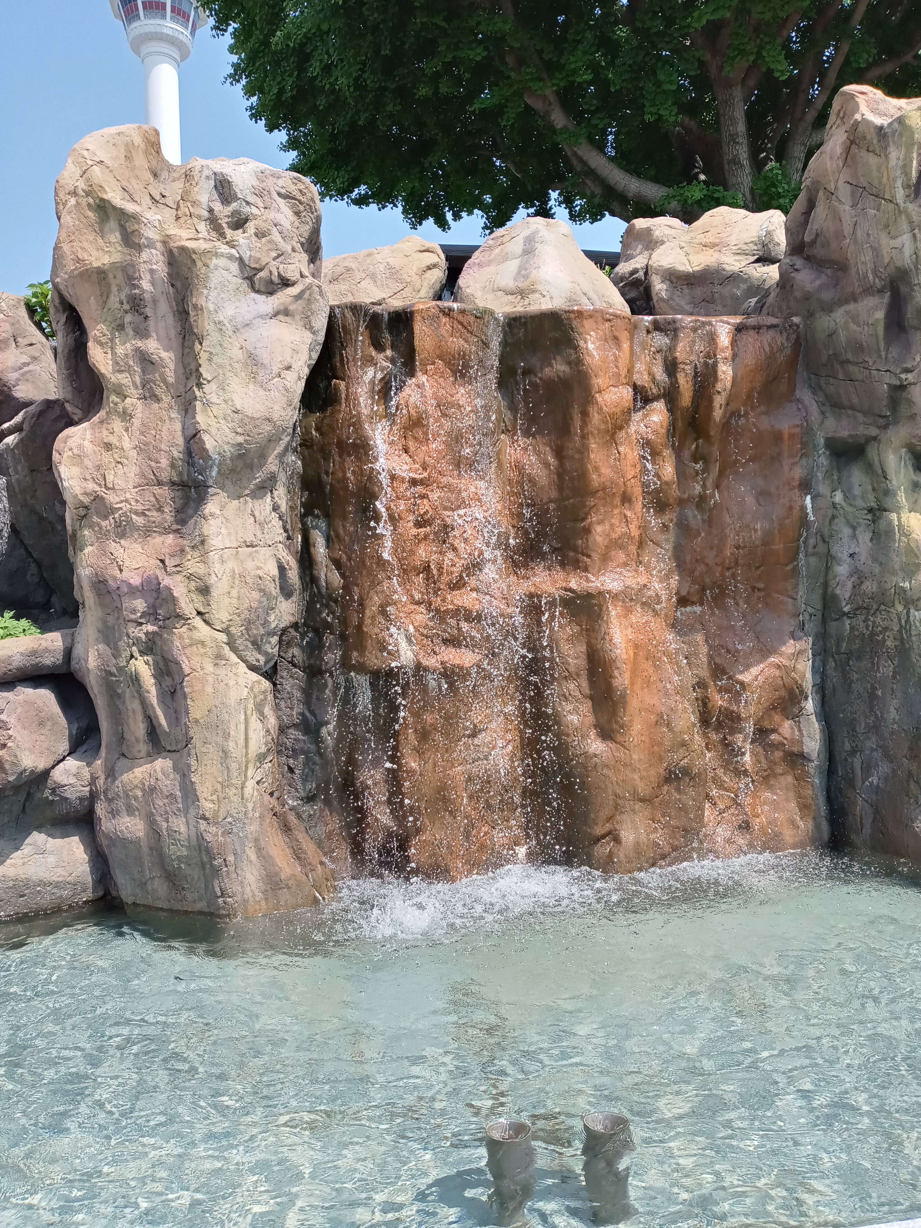 Showing 104 of 2688 media items Load more ATTACHMENT DETAILS yongdusan-park-Busan-waterfal